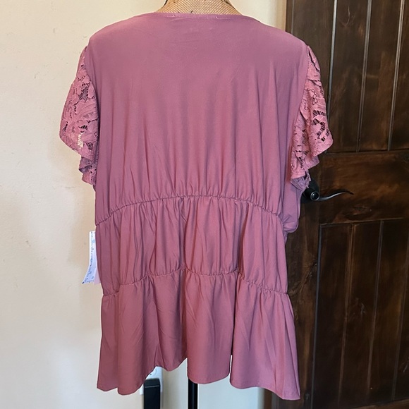 Lovely top-New with tag! - Picture 4 of 4